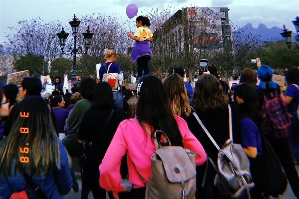 Mujeres en pie de lucha.