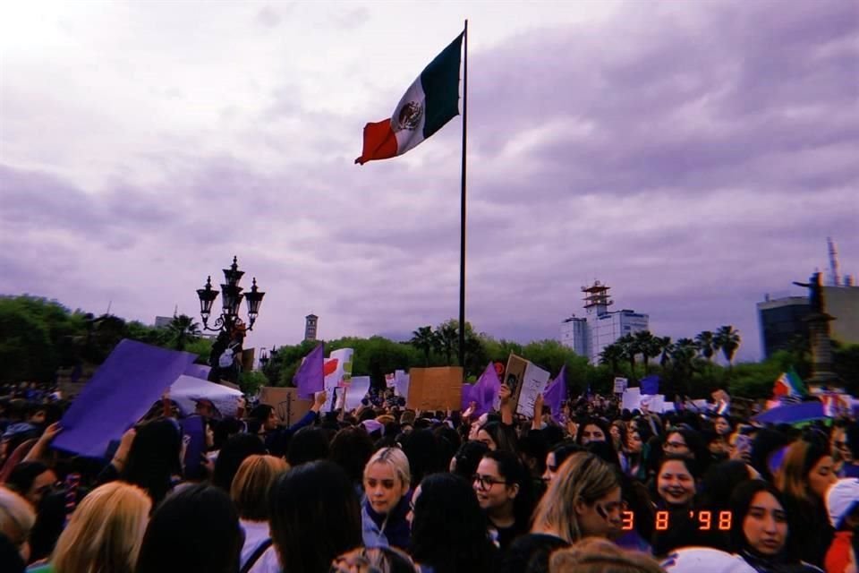 Las manifestantes clamaron por una sociedad más justa.