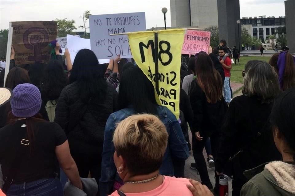 Mujeres realizaron un reclamo contra la violencia de género.