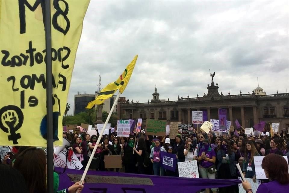 Las manifestantes realizaron performances previos a la marcha.