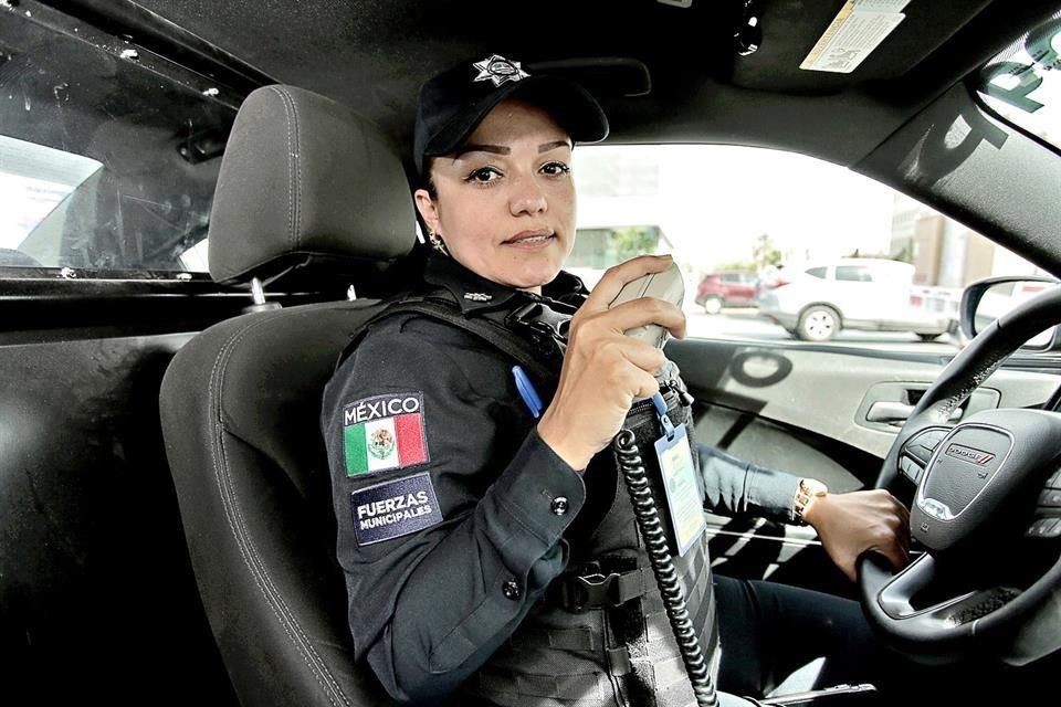 Alondra Gatica, oficial de Tránsito de Monterrey, dijo que aunque respalda el paro, la Ciudad necesita su trabajo