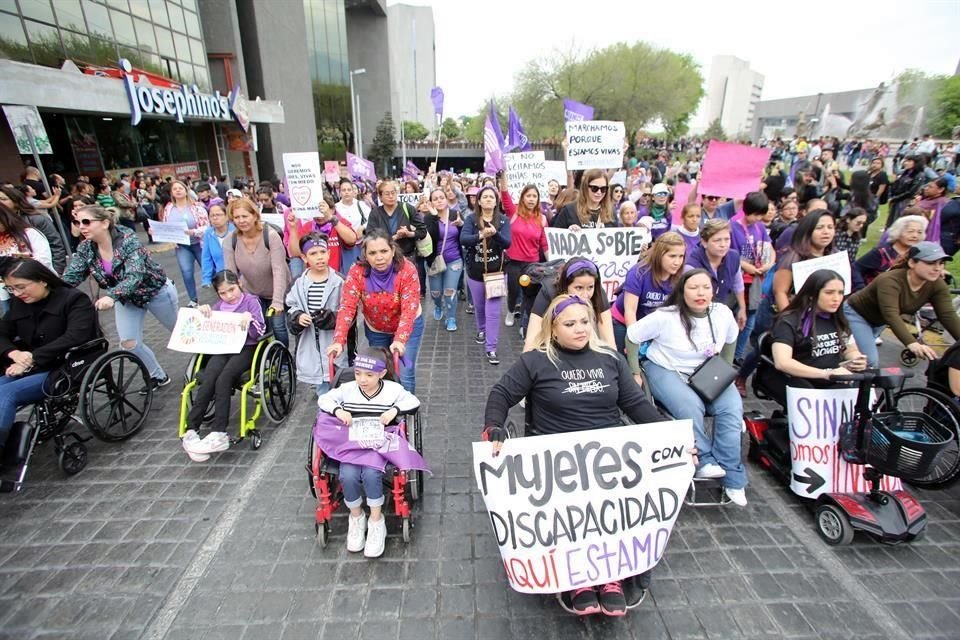 Miles de manifestantes salieron a las avenidas del Centro de la Ciudad para marchar de forma pacífica, sin causar vandalismo