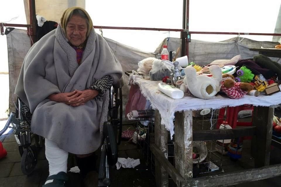 Sara Sánchez tiene 87 años y a su edad no puede dejar de trabajar.