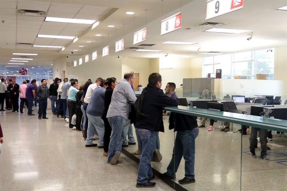 Las oficinas de control vehicular están siendo atendidas únicamente por personal masculino.