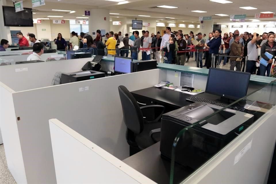 Las oficinas de control vehicular están siendo atendidas únicamente por personal masculino.