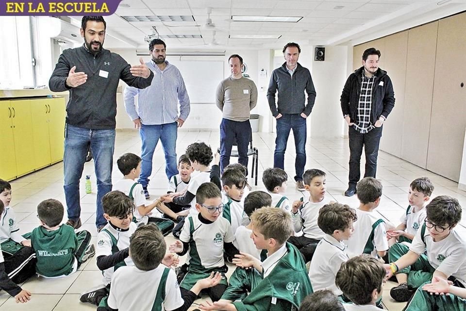 En el American Institute of Monterrey, papás realizaron dinámicas de reflexión sobre la masculinidad y cuidaron a los alumnos.