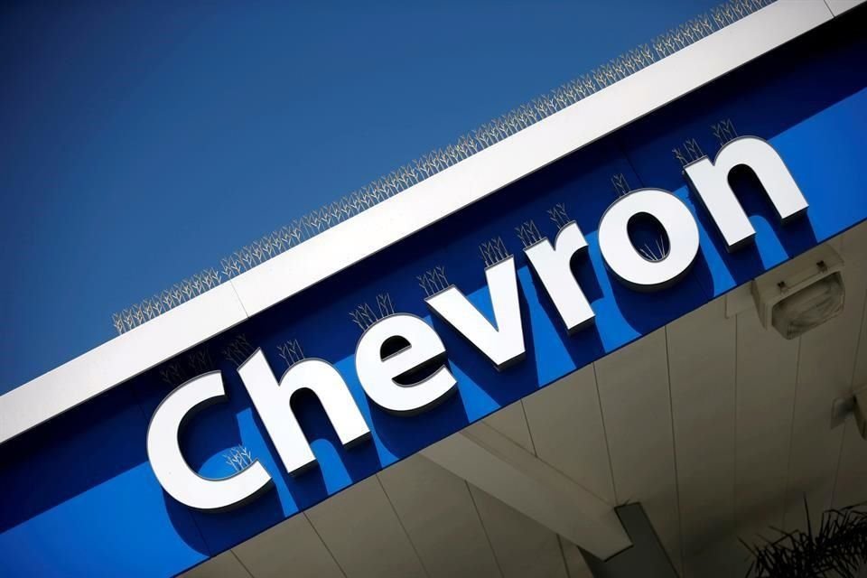 Chevron superó a Exxon Mobil en valor de mercado.