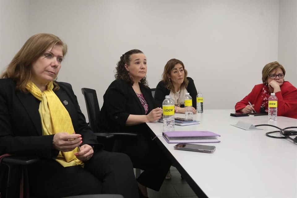 Además de Suárez Pérez, en la entrevista estuvieron María del Roble Garza Treviño, directora de la Prepa UDEM Unidad Valle Alto; Karina Montemayor, encargada de psicología y orientación profesional, y Susana Cuilty, vicerrectora de educación media superior, quienes respaldaron la versión.