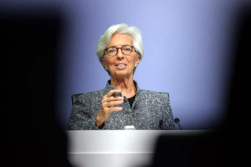 El segundo sitio lo ocupa Christine Lagarde, quien, después de dirigir el Fondo Monetario Internacional (FMI) de 2011 a 2019, se convirtió en la primera presidenta del Banco Central Europeo (BCE).