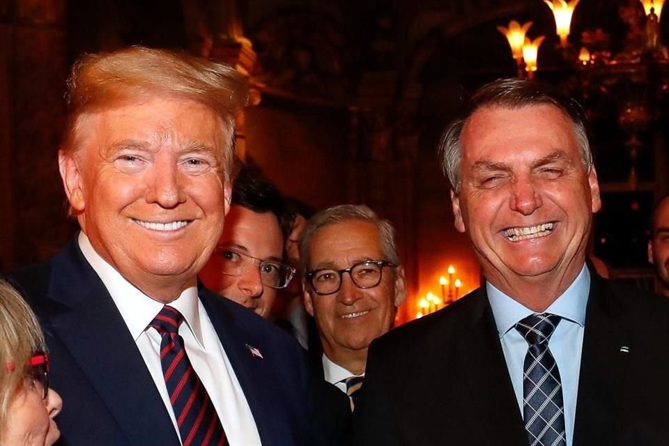 Donald Trump con Jair Bolsonaro. Detrás del Presidente de EU se encuentra Fábio Wajngarten, quien ya dio positivo en la prueba del virus.