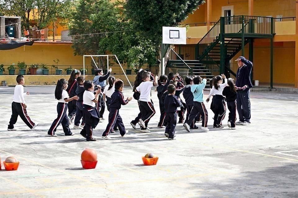 La SEP suspendió las clases en todos los niveles a partir del 20 de marzo hasta el 20 de abril.