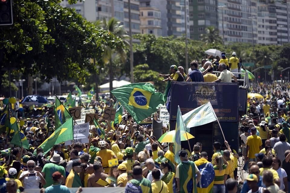 Manifestantes a favor de Jair Bolsonaro salieron a las calles en Brasi.