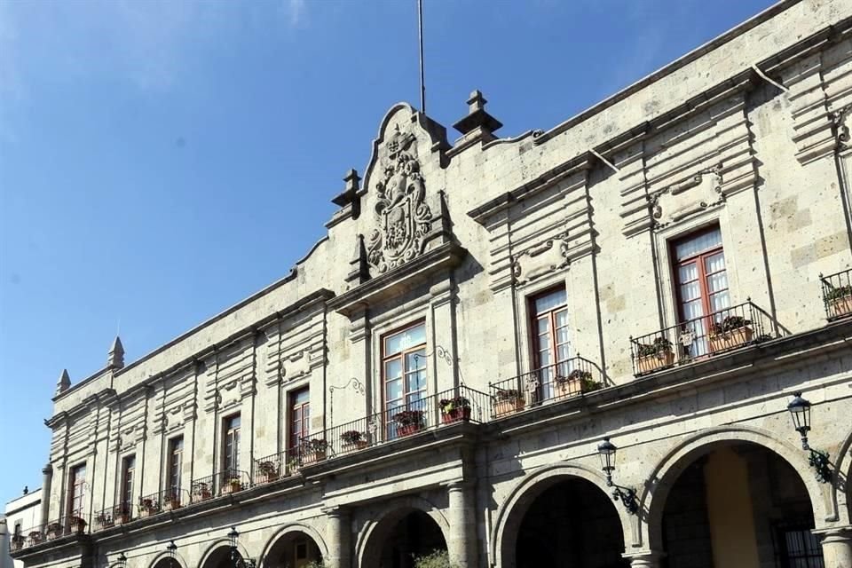 Empleados del Ayuntamiento tapatío considerados vulnerables podrán trabajar desde casa.