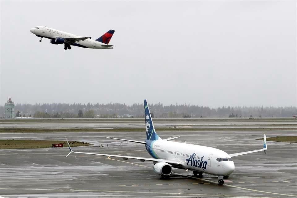 Otros gigantes del sector como Delta y United Airlines acabaron el día en rojo, pero limitaron las duras caídas a las que se encaminaban.