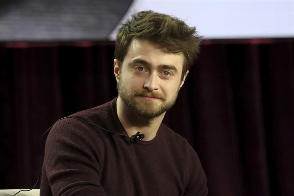 Daniel Radcliffe ha logrado mantenerse sobrio y superar sus problemas de autoestima y ahora trata de ayudar, con su experiencia, a jóvenes que pasen por asuntos similares.