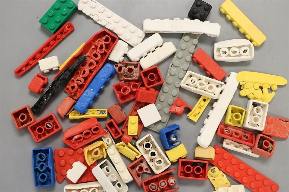 Un bloque de plástico de LEGO puede sobrevivir en el océano entre 100 y mil 300 años, advierte un estudio del Reino Unido.