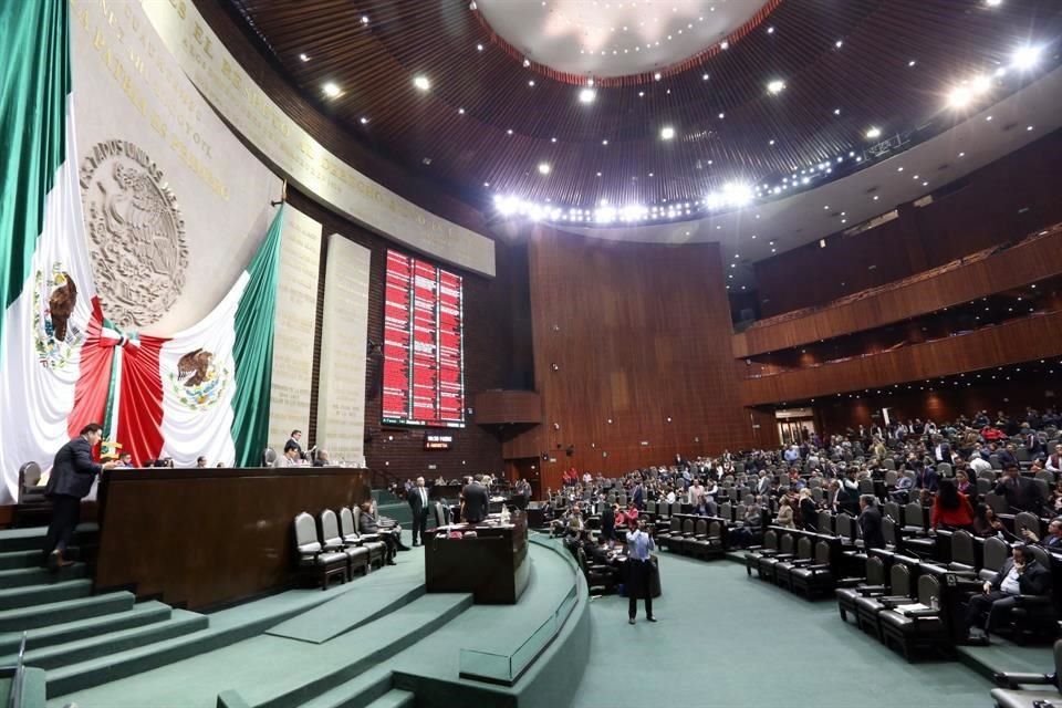 Morena en San Lázaro prevé presentar este miércoles una reforma que beneficiará a los actuales legisladores para buscar su reelección en 2021.