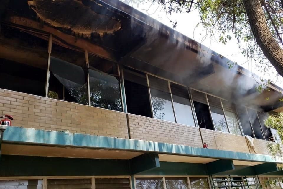 La UNAM descartó que la causa del incendio sea un corto circuito.