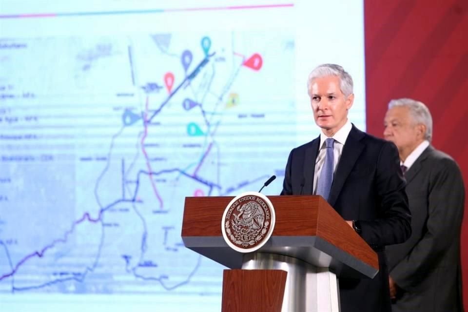 El Gobernador del Estado de México, Alfredo del Mazo, durante la presentación de conectividad para la terminal de Santa Lucía.