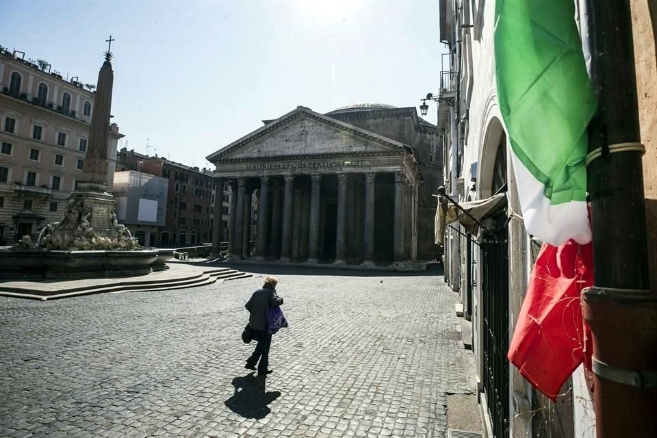 Imagen de Roma en Italia, que se mantiene con medidas de confinamiento en todo el país.