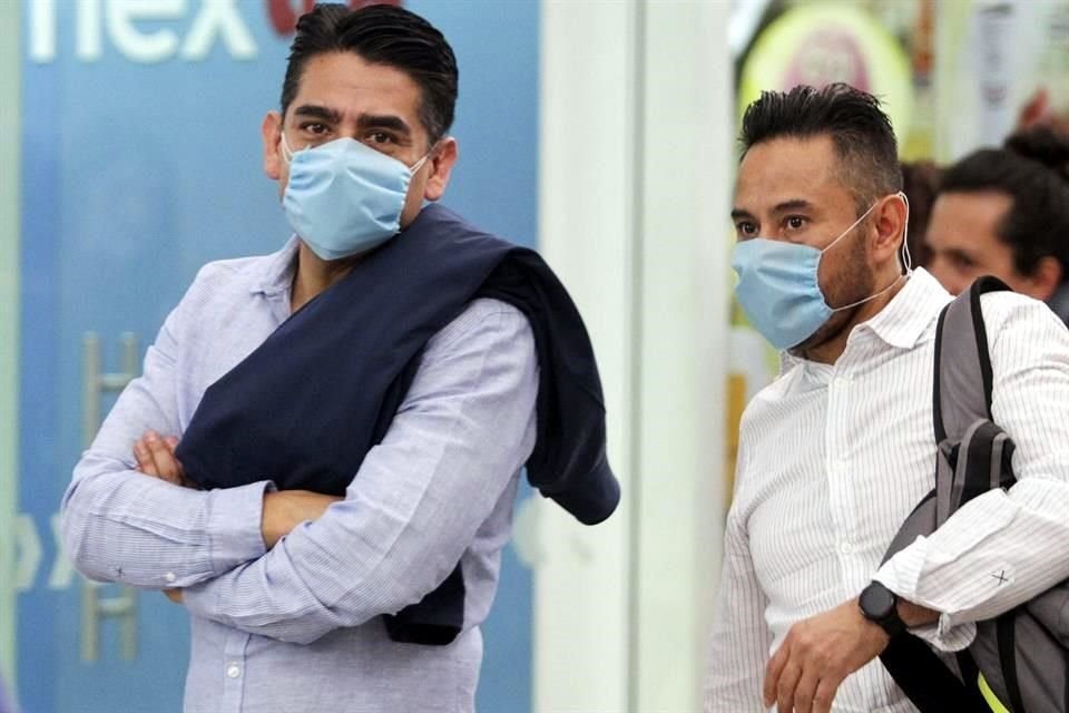 De acuerdo con el Gobierno mexiquense, de los casos confirmados 15 se encuentran en aislamiento dentro de sus hogares y 6 fueron hospitalizados pero se reportan estables.