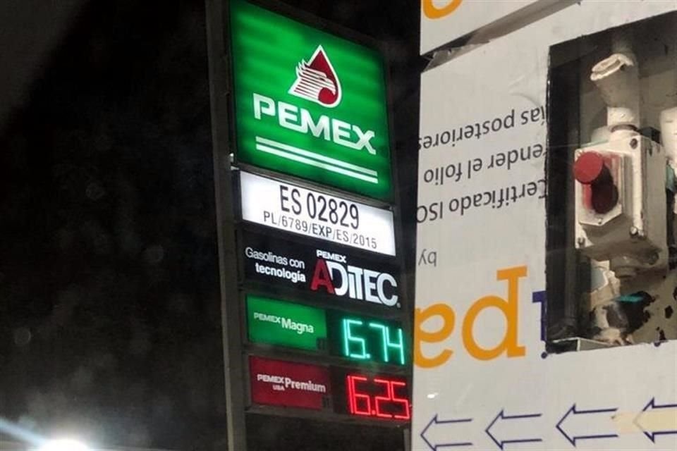 Al subir los petroprecios, el precio al mayoreo de gasolina se elevará.