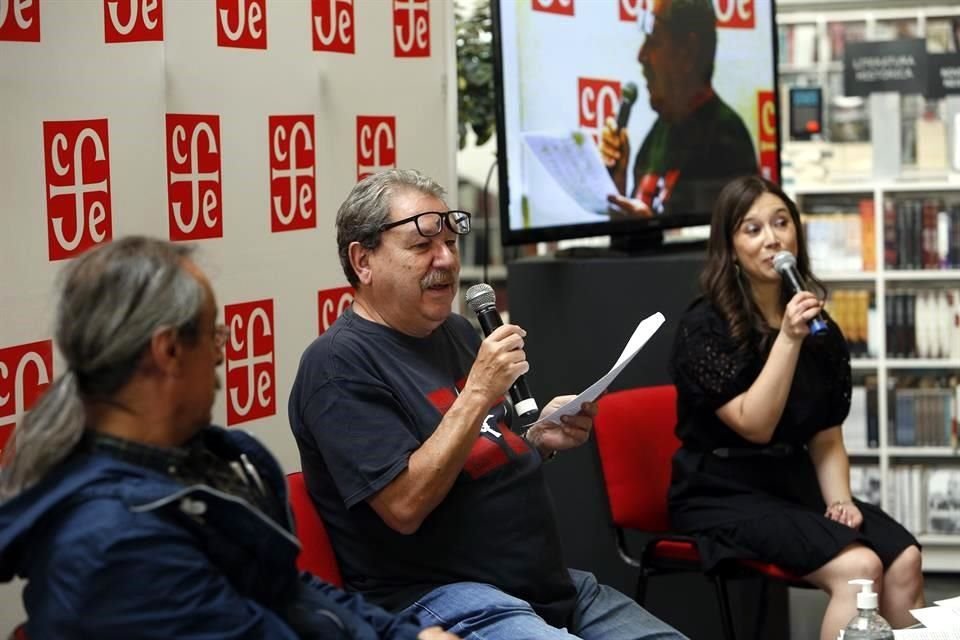 Paco Ignacio Taibo II, director del FCE, durante conferencia de prensa.