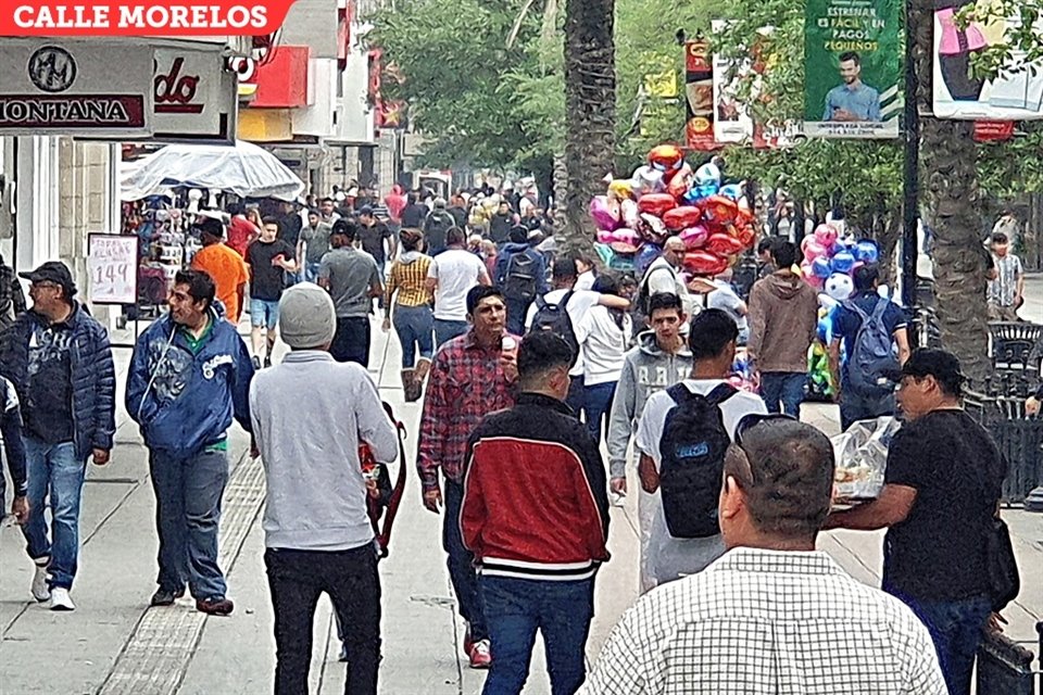 Desde el mediodía este sector del Centro de Monterrey lució abarrotado como un domingo normal.