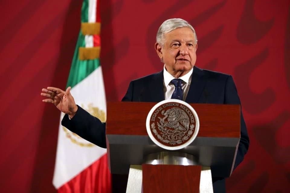 El Presidente Andrés Manuel López Obrador dijo que el Gobierno tiene 400 mil millones de pesos en fondos extras para enfrentar la emergencia por el Covid-19.
