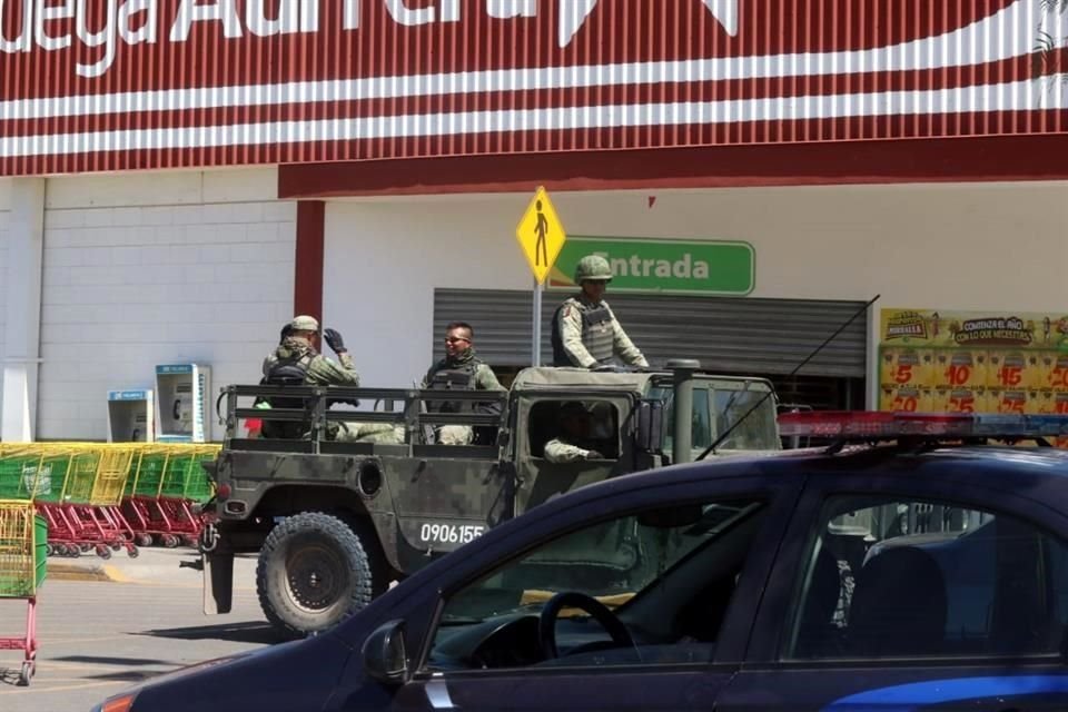 Tras el intento de saqueo se implementó un dispositivo de seguridad en las inmediaciones, en el que participó la Policía municipal y elementos del Ejército.