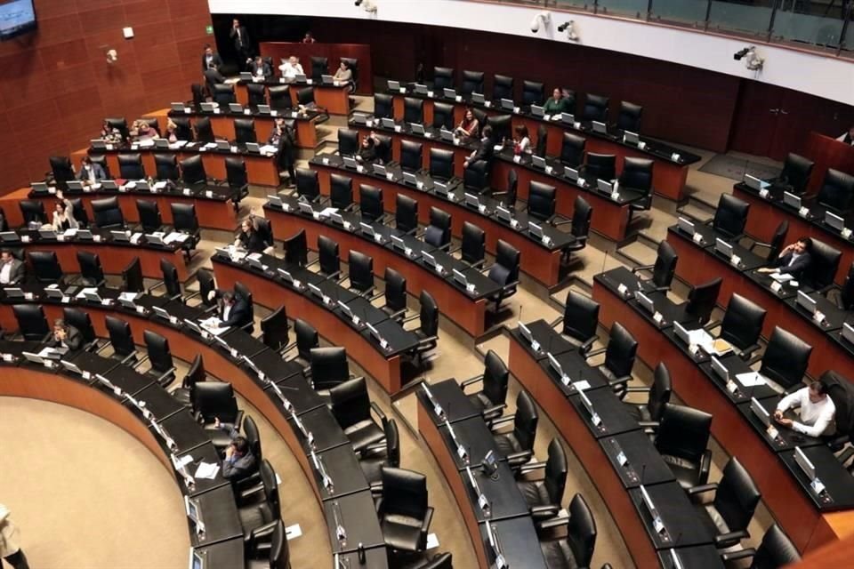 Diez minutos después de que comenzó la sesión, sólo 45 senadores ocupaban sus escaños.