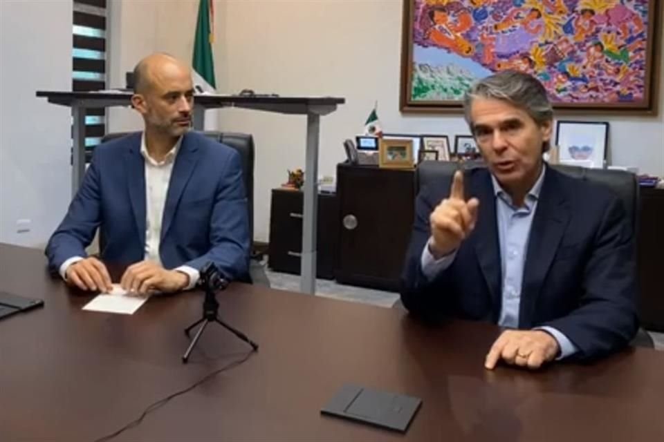 Treviño participó en una trasmisión en vivo con el Rector del Tec Salud, Guillermo Torre.