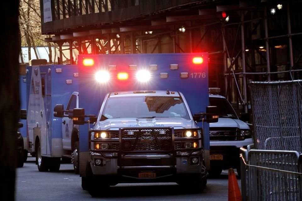 Ambulancias cerca de un hospital en Nueva York.