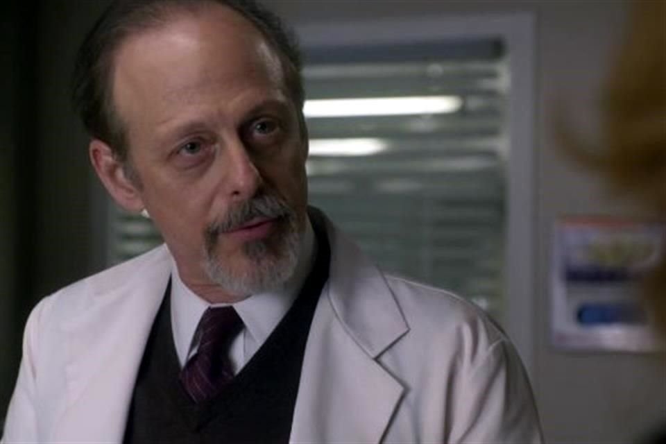 Mark Blum, actor de la serie 'You', falleció este jueves por complicaciones derivadas del coronavirus.