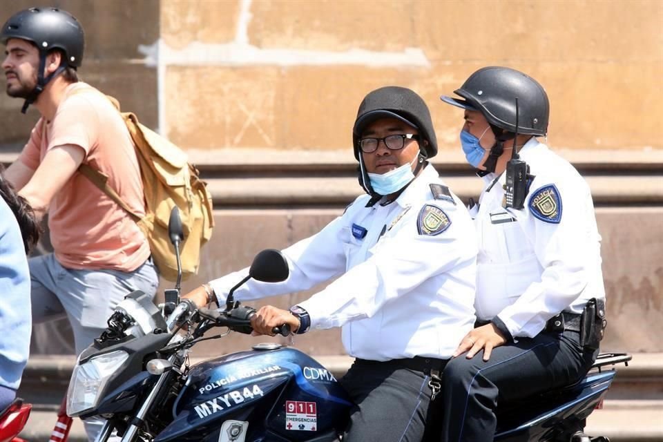 La SSC lanzó una licitación para adquirir insumos para combatir #Covid_19, como guantes de látex, trajes de protección, caretas y batas.