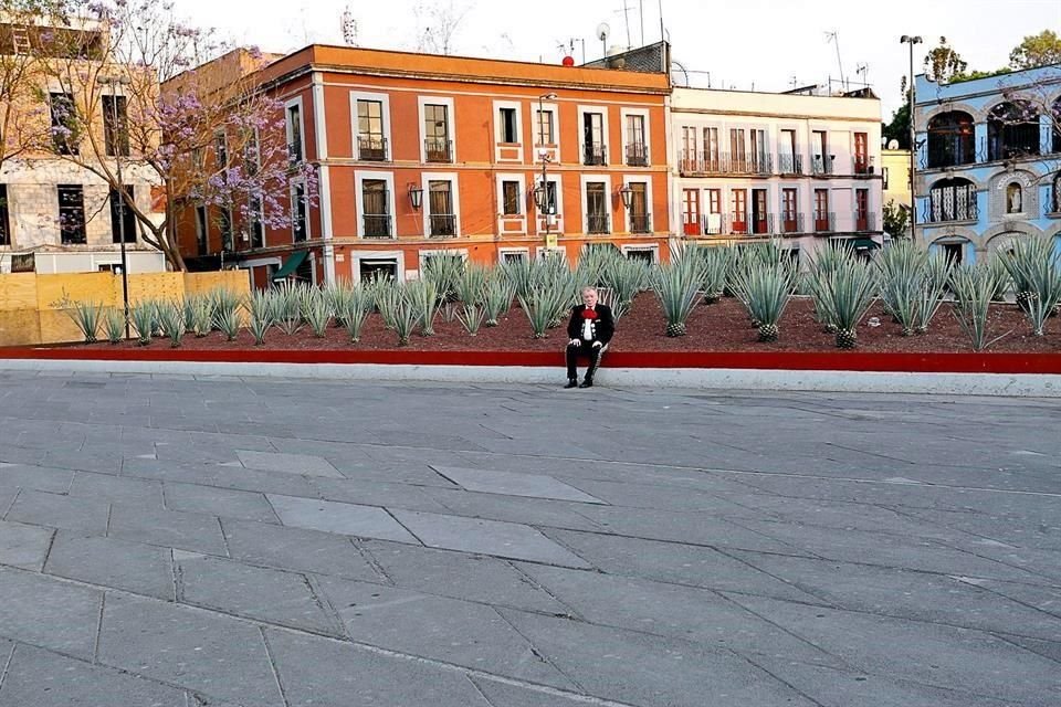 La Plaza Garibaldi luce vacía tras el decreto del cierre de bares por el Covid-19.