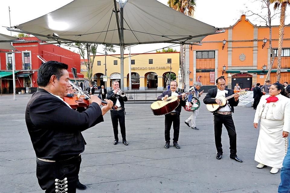 El trabajo de los mariachis ha disminuido.