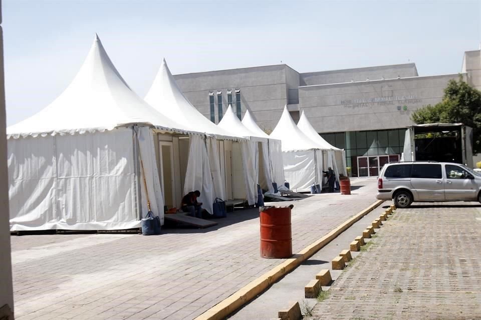 Los servicios de salud capitalinos operan con un déficit de doctores, reconoció la titular de la Secretaría de Salud, Oliva López Arellano.