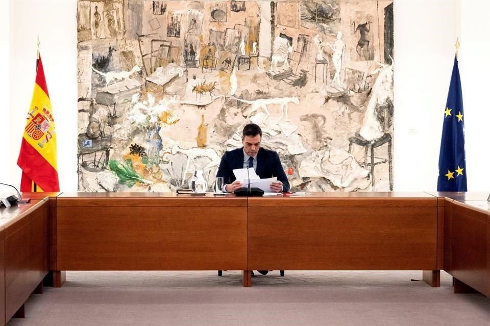 El Presidente español, Pedro Sánchezm durante la reunión del comité de gestión técnico del coronavirus en el Palacio de la Moncloa.