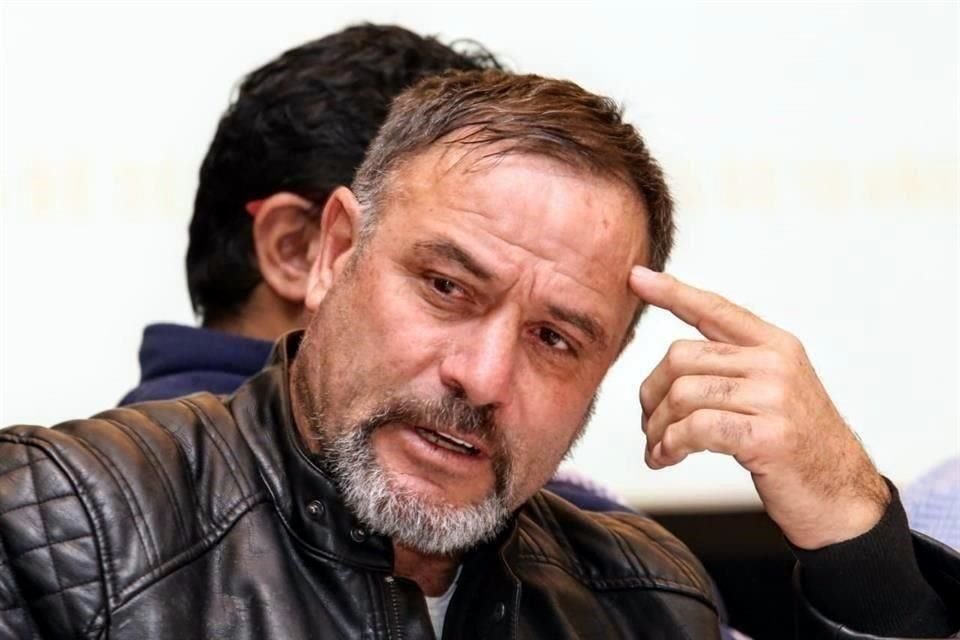 Adrián LeBarón criticó al Presidente AMLO por saludar a la madre de 'El Chapo'.