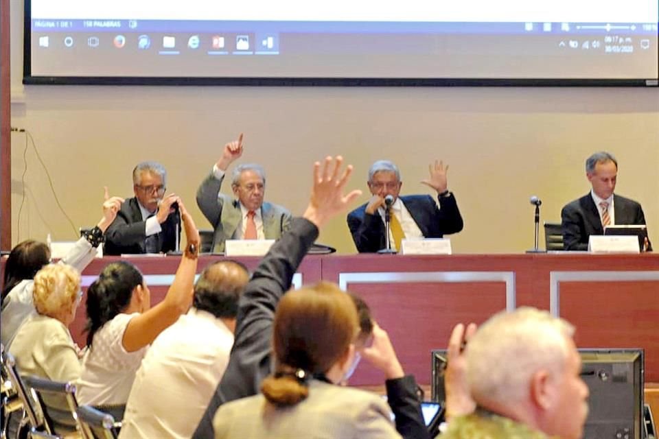 López Obrador presidió la reunión del Consejo Nacional de Seguridad, órgano que decretó la emergencia sanitaria.