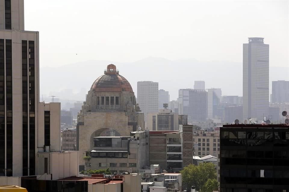 A pesar de que el tráfico vehicular ha disminuido, la contaminación persiste en la CDMX.