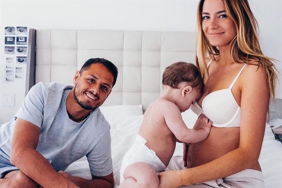 Hernández junto a su esposa, Sarah Kohan, y su hijo, Noah.