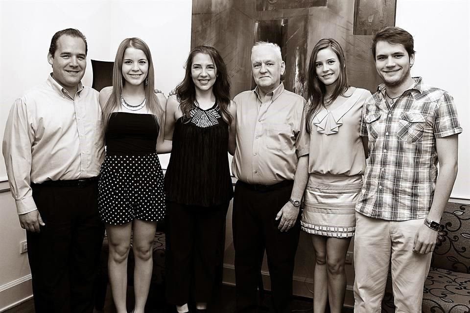 Guillermo Bremer Lobo, Estefi Bremer Saldívar, Marga Bremer Lobo, Sofía Bremer de Valenzuela y Adrián Bremer Saldívar en el 2012