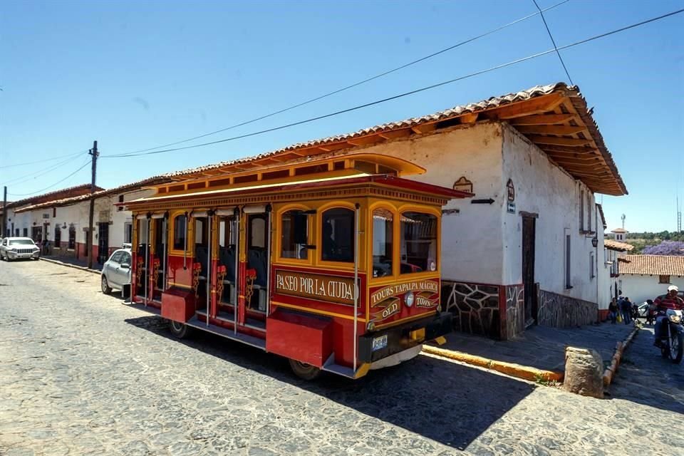 En Jalisco, aseguró el Gobernador , el reisgo de abrir algunos municipios, como Tapalpa, es que la gente abarrote esa localidad generando riesgos de contagio, por eso agregó, todos los municipios deben abrir al mismo tiempo.