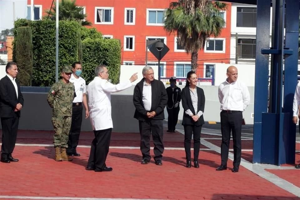 El Presidente AMLO supervisó el Centro Médico Naval en Coyoacán, que recibirá hasta 40 pacientes muy graves por Covid-19.