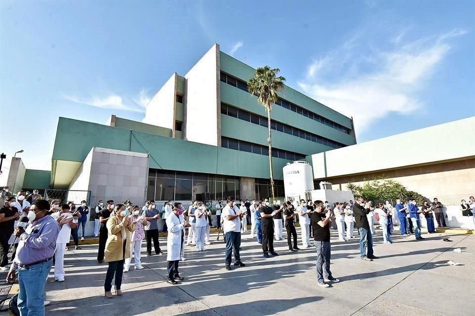 Médicos y enfermeras del Hopital General de Zona No. 7 del IMSS, en Monclova, Coahuila, protestaron en días pasados frente a sus instalaciones.