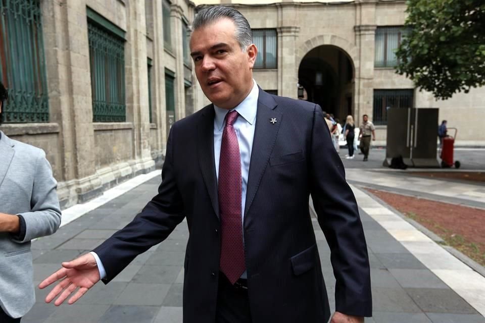 El CCE señaló que revisarán detenidamente el contenido de las iniciativas.