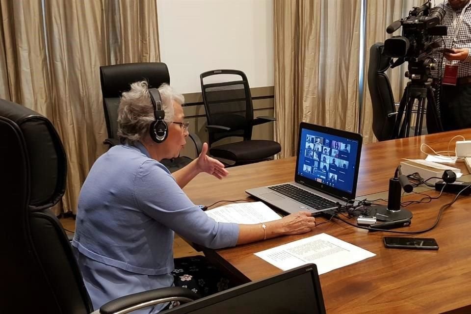 La Secretaria de Gobernación en videoconferencia con reporteros de la fuente.