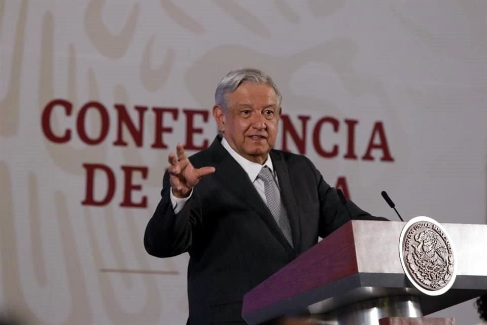 López Obrador pidió al presidente del CCE que le ayude a cobrar a contribuyentes del SAT que deben hasta 50 mil millones de pesos.